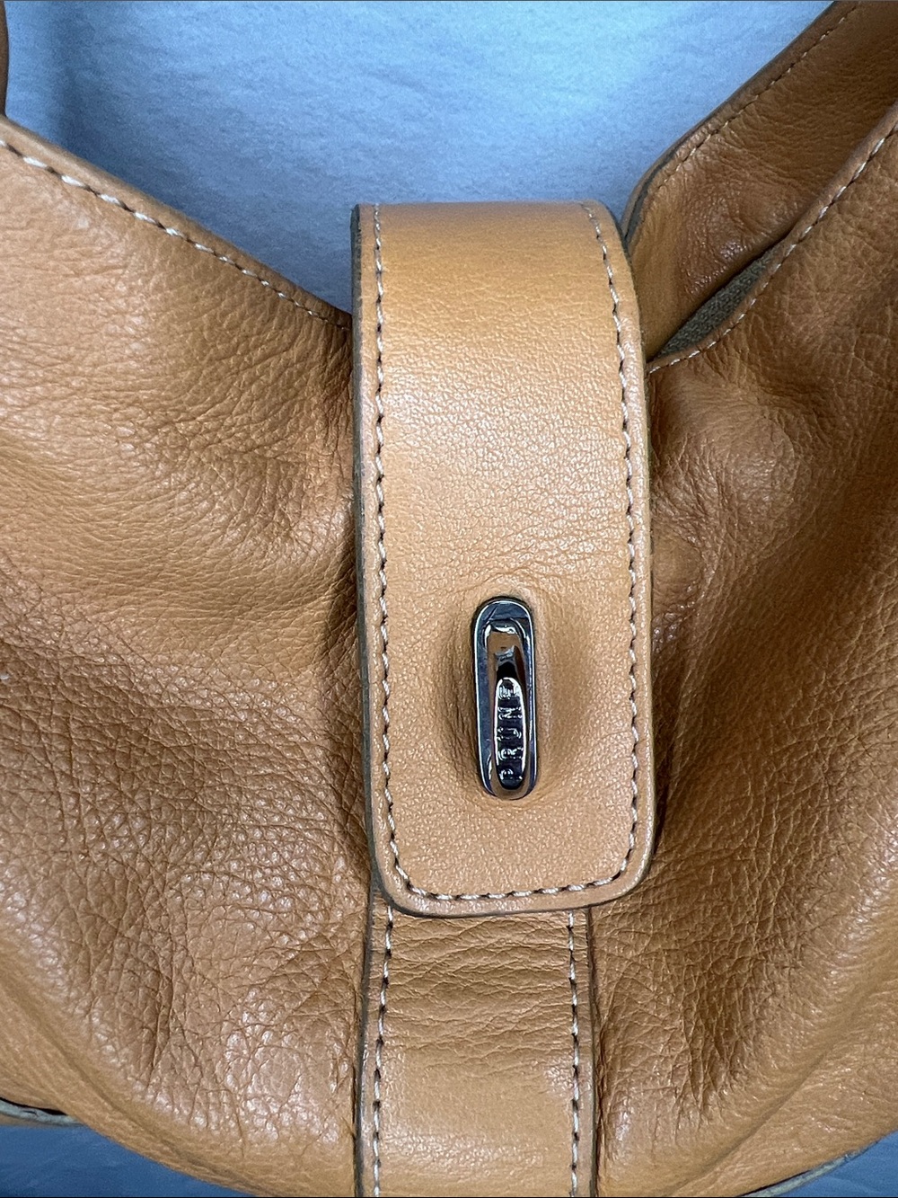 Prune Camel Color Leather Shoulder Bag - Picture 4 of 16